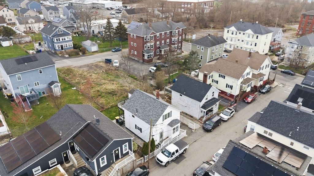 31 Sachem St Fall River — Photo 9 of 26