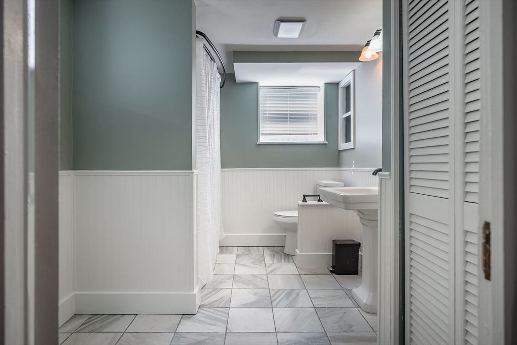 58 Oaklawn St New Bedford — Photo 11 of 17