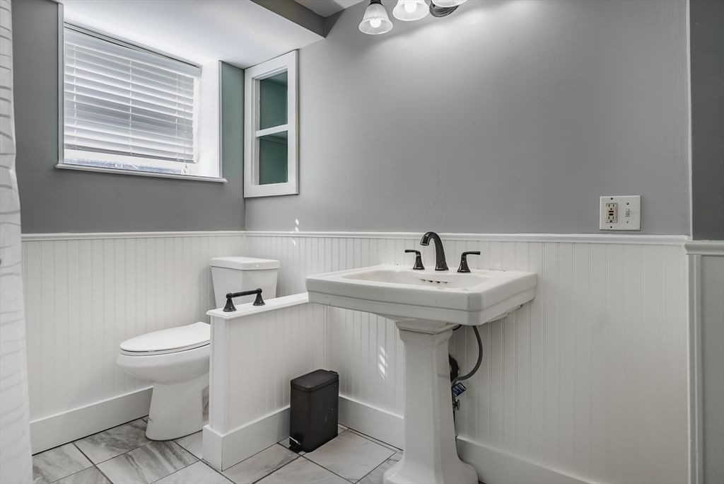 58 Oaklawn St New Bedford — Photo 12 of 17