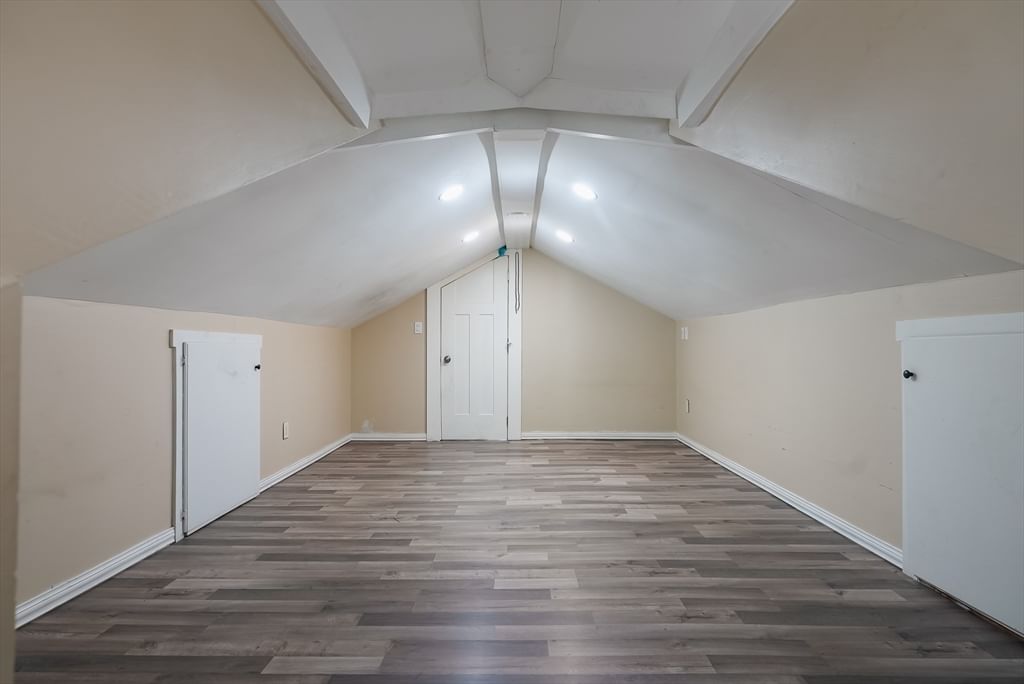 58 Oaklawn St New Bedford — Photo 16 of 17