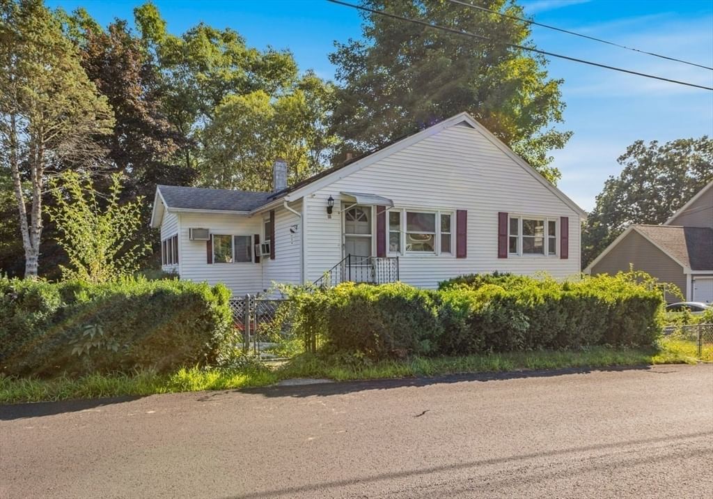 32 Hillcrest Rd Dracut — Photo 2 of 24