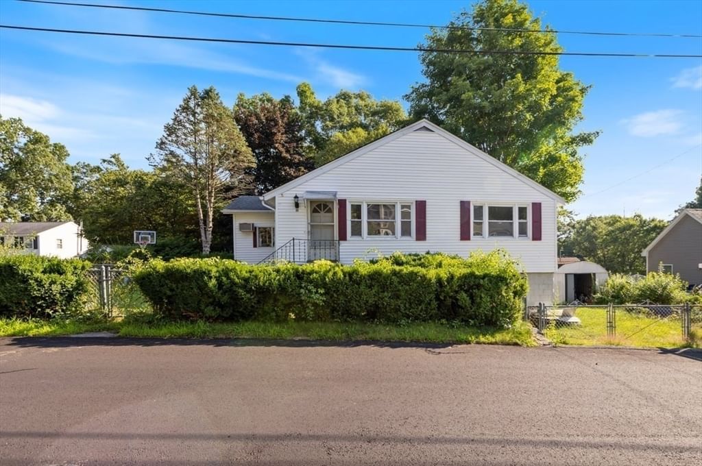 32 Hillcrest Rd Dracut — Photo 3 of 24