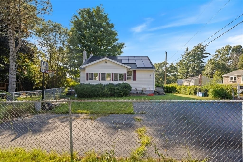 32 Hillcrest Rd Dracut — Photo 4 of 24