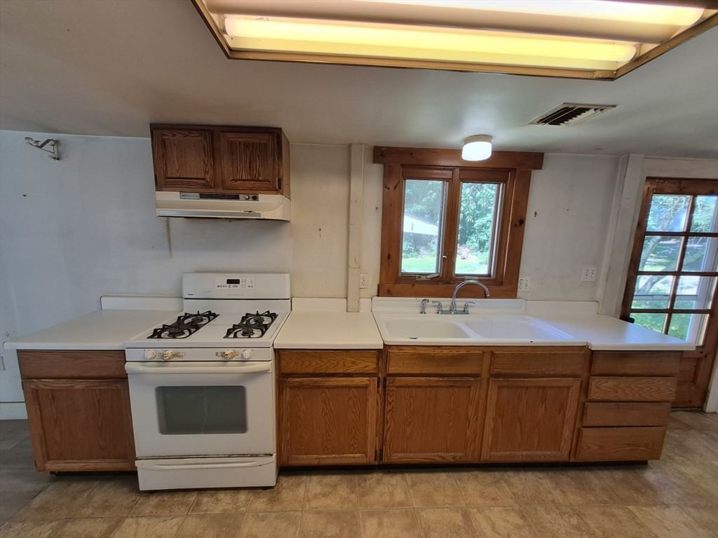 50 Bridge St, Millis, MA 02054 photo 5