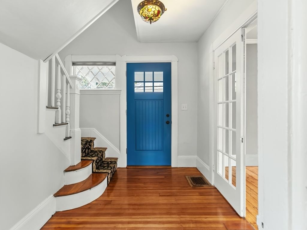481 Humphrey Swampscott — Photo 3 of 42