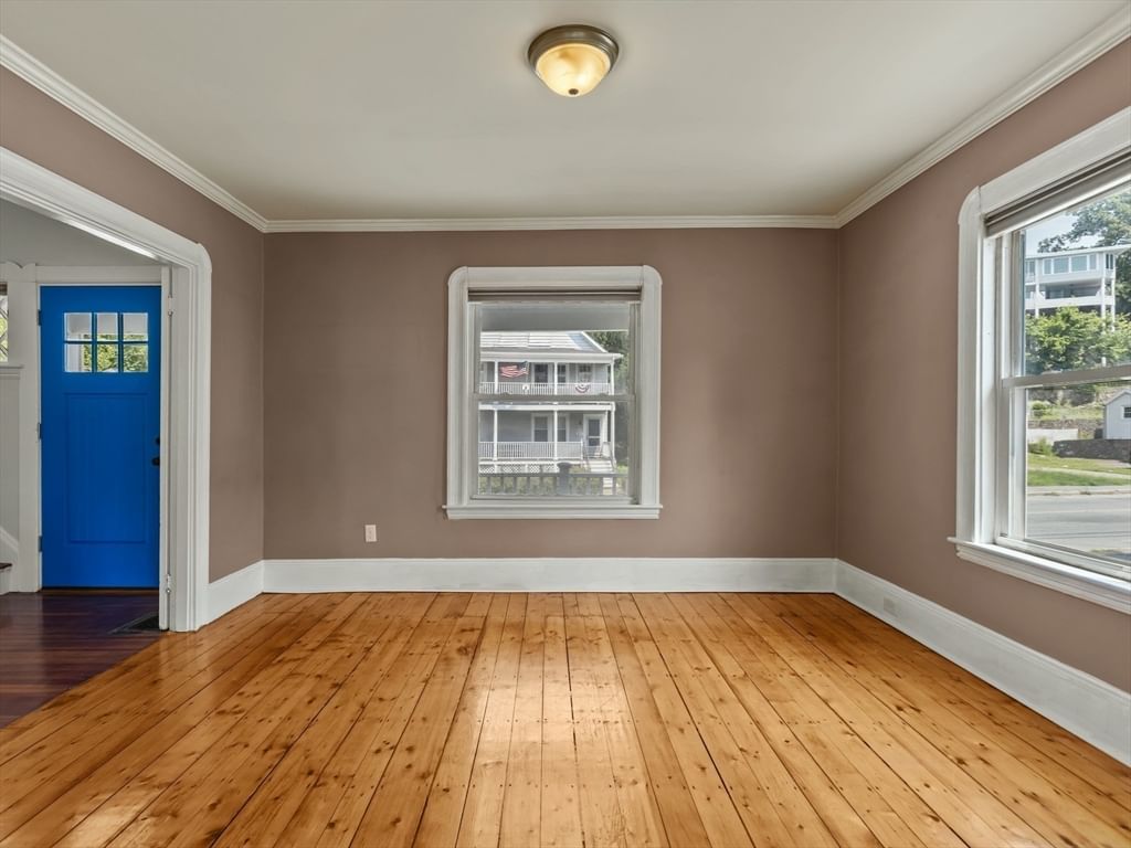 481 Humphrey Swampscott — Photo 4 of 42