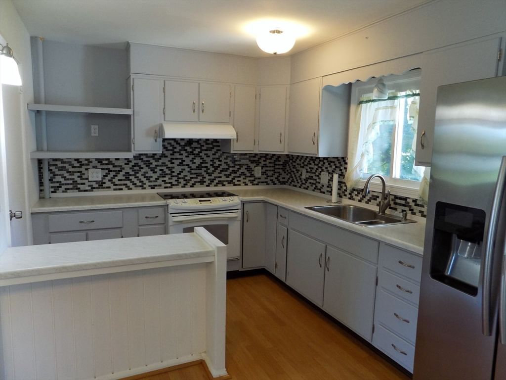 4 South Richard St Milford — Photo 6 of 25