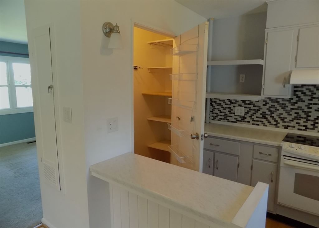 4 South Richard St Milford — Photo 7 of 25