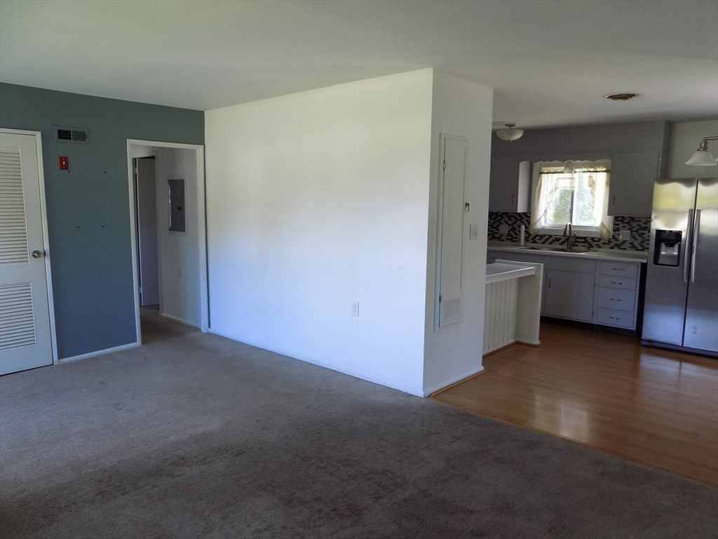 4 South Richard St Milford — Photo 9 of 25