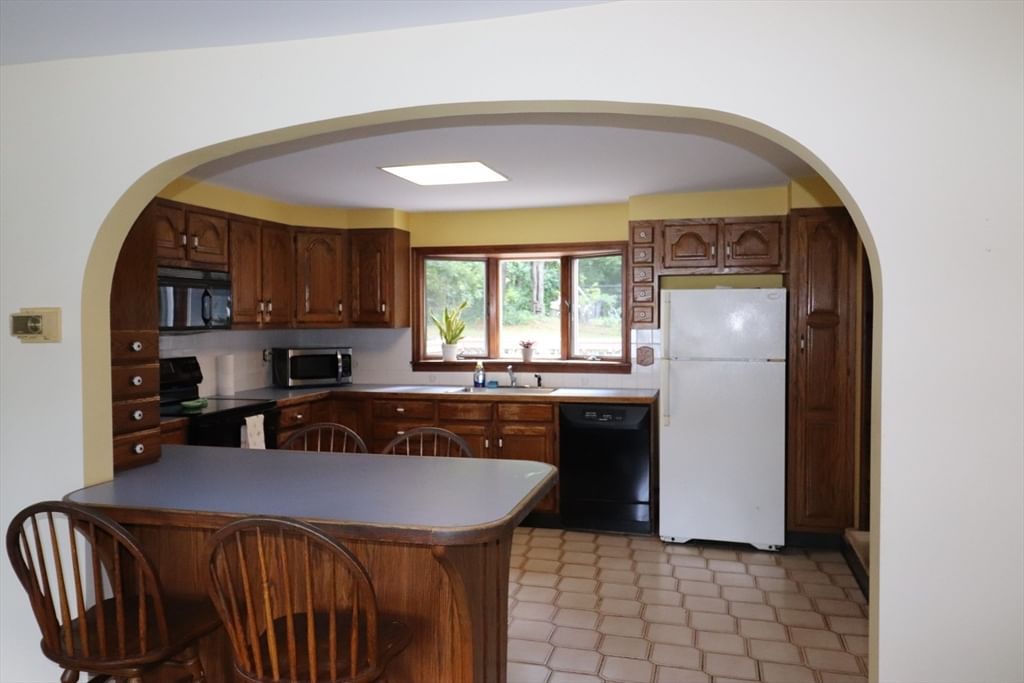 55 Franklin St West Boylston — Photo 2 of 14
