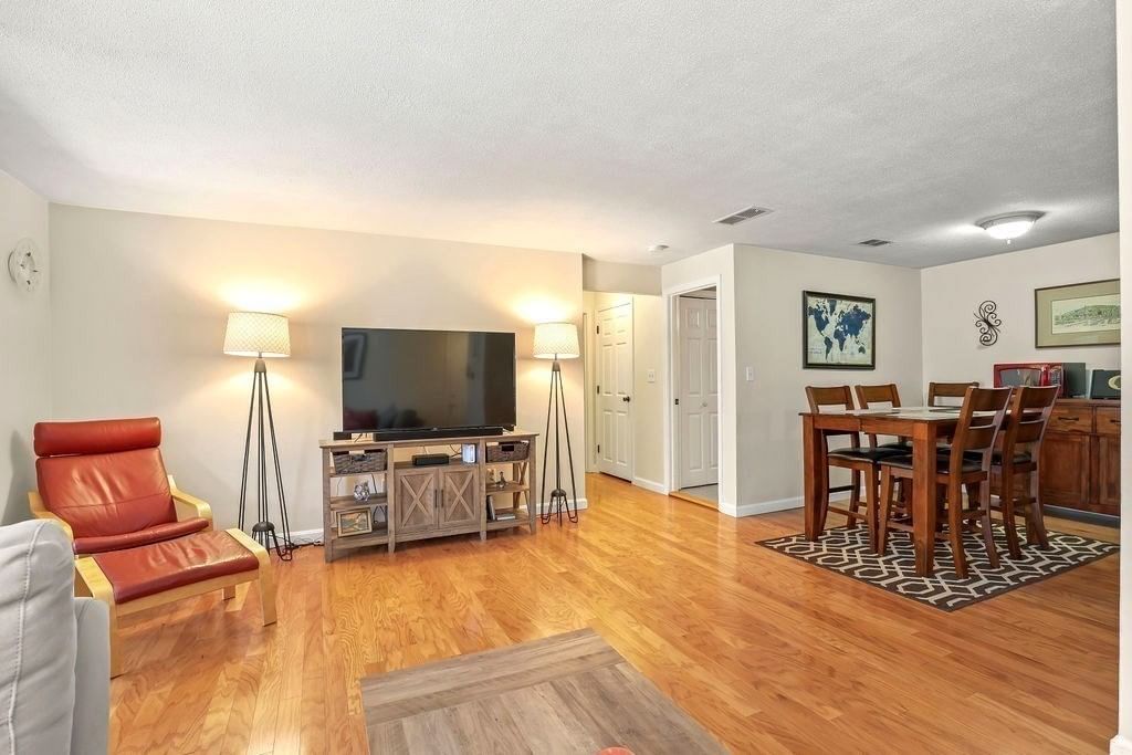 108 Norton Ave #17 Easton — Photo 3 of 32