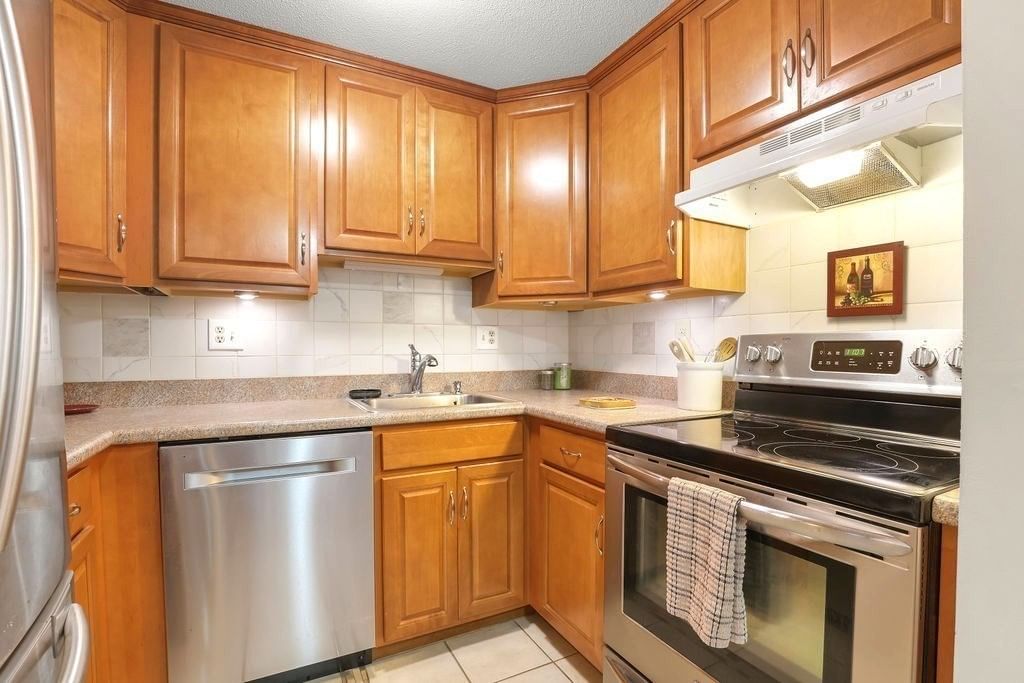 108 Norton Ave #17 Easton — Photo 9 of 32