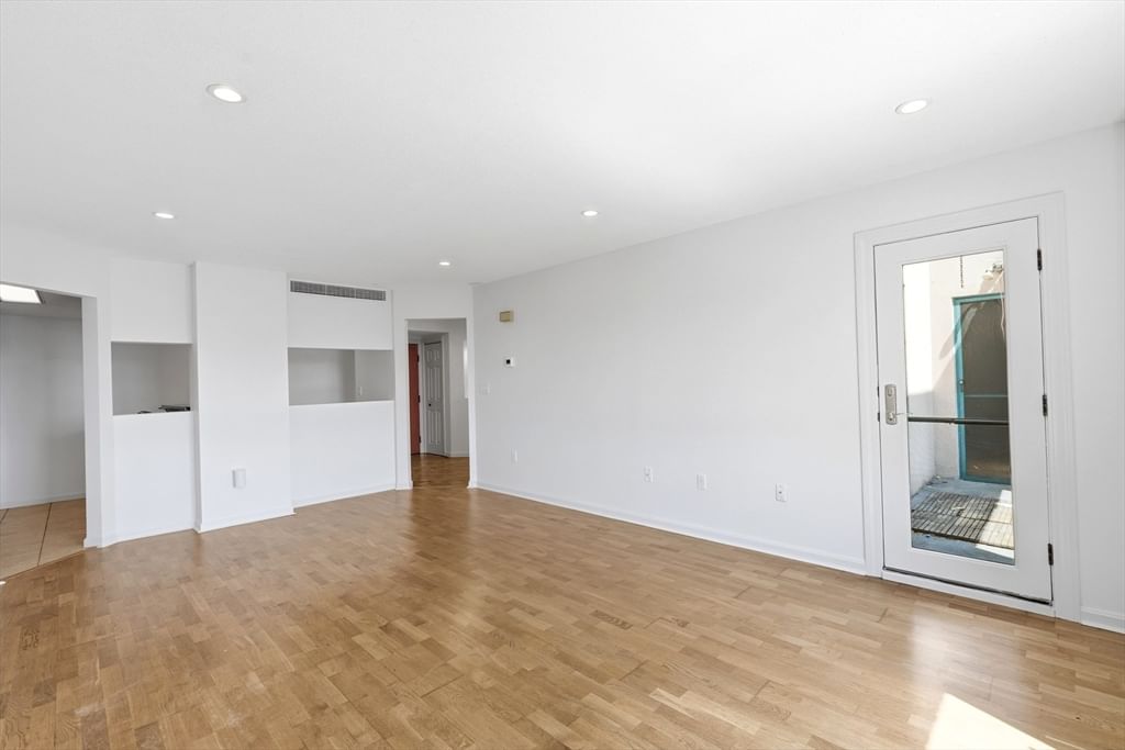 165 Cottage #701 Chelsea — Photo 5 of 37