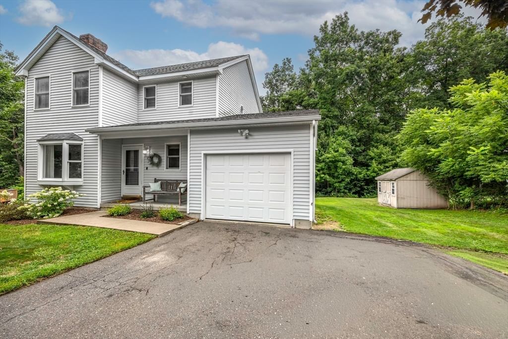 8 Cobb Ln Belchertown — Photo 3 of 29
