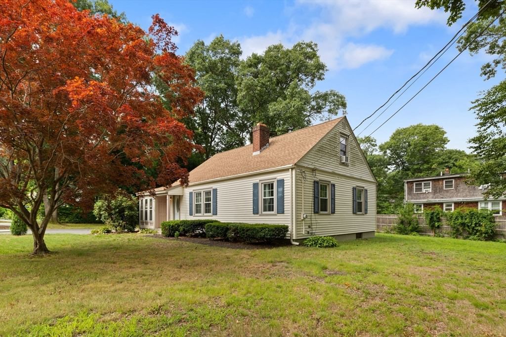 105 Patterson St Attleboro — Photo 3 of 27