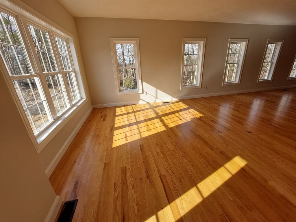 23A Crownshield #23A Uxbridge — Photo 4 of 14