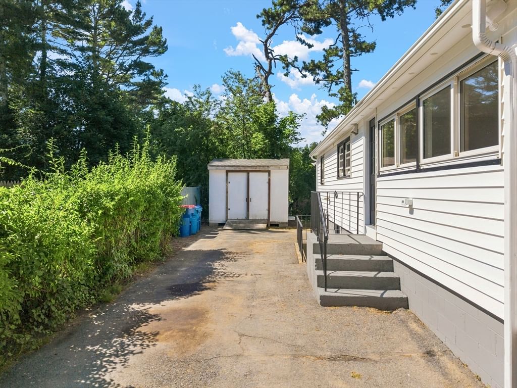 97 Plymouth Ave Wareham — Photo 4 of 30