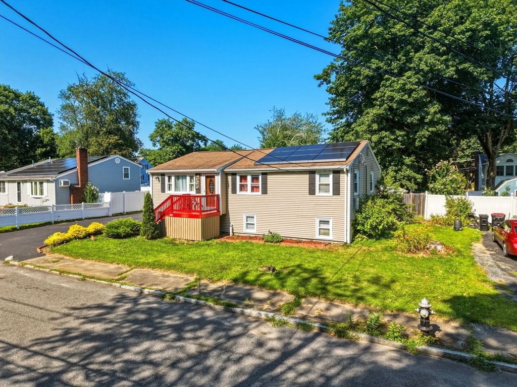 280 Ettrick St Brockton — Photo 3 of 37