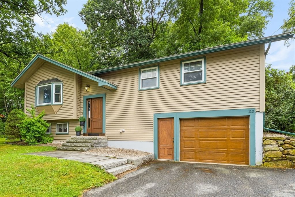 110 Fort Meadow Dr Hudson — Photo 2 of 36