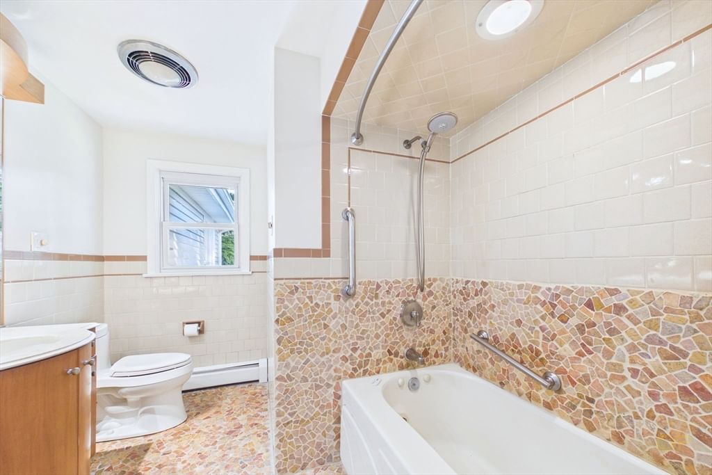 206 Lafayette St Fall River — Photo 15 of 38