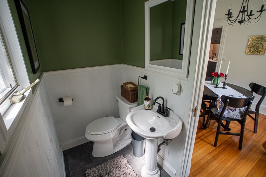 37 Pineywoods Ave Springfield — Photo 10 of 38