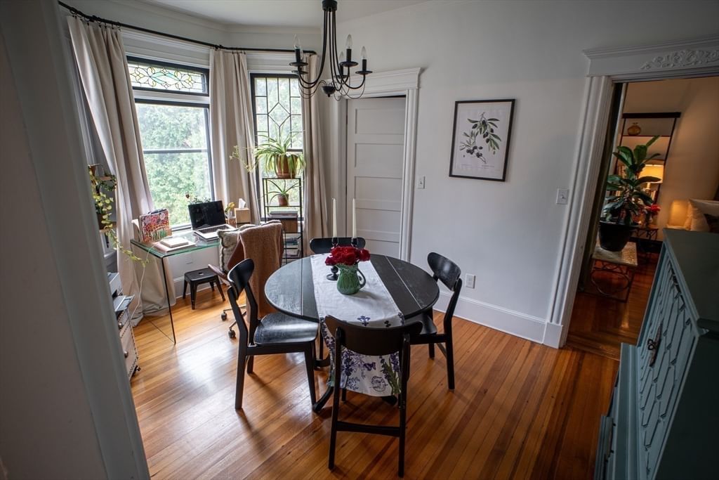37 Pineywoods Ave Springfield — Photo 11 of 38