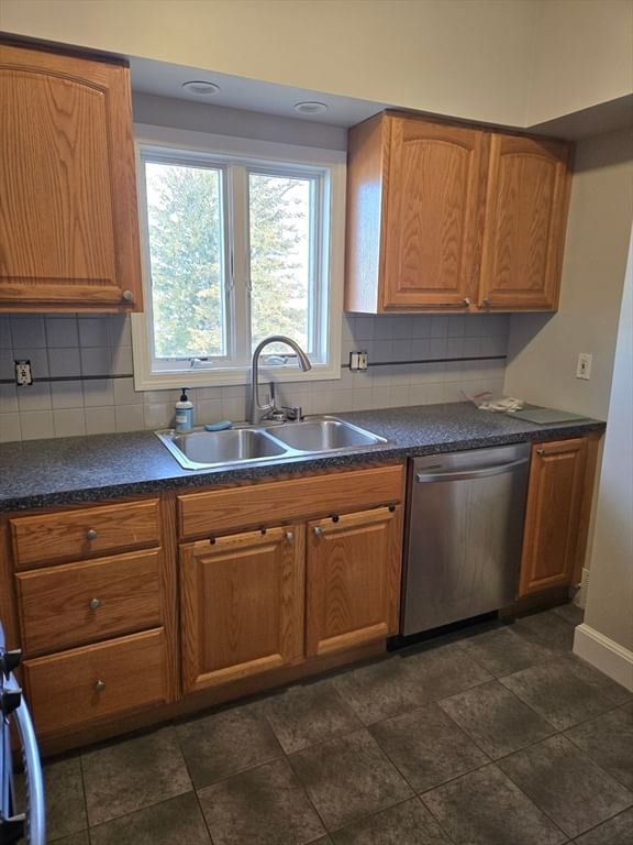 600 Charles St #3 Fall River — Photo 3 of 6