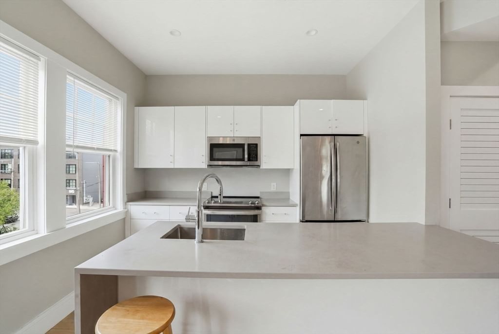 717 Centre Street Boston — Photo 3 of 36