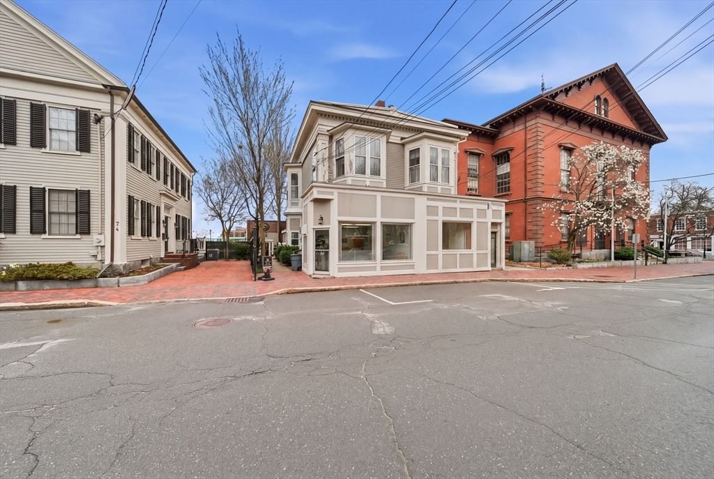 68 Pleasant St #3, Newburyport