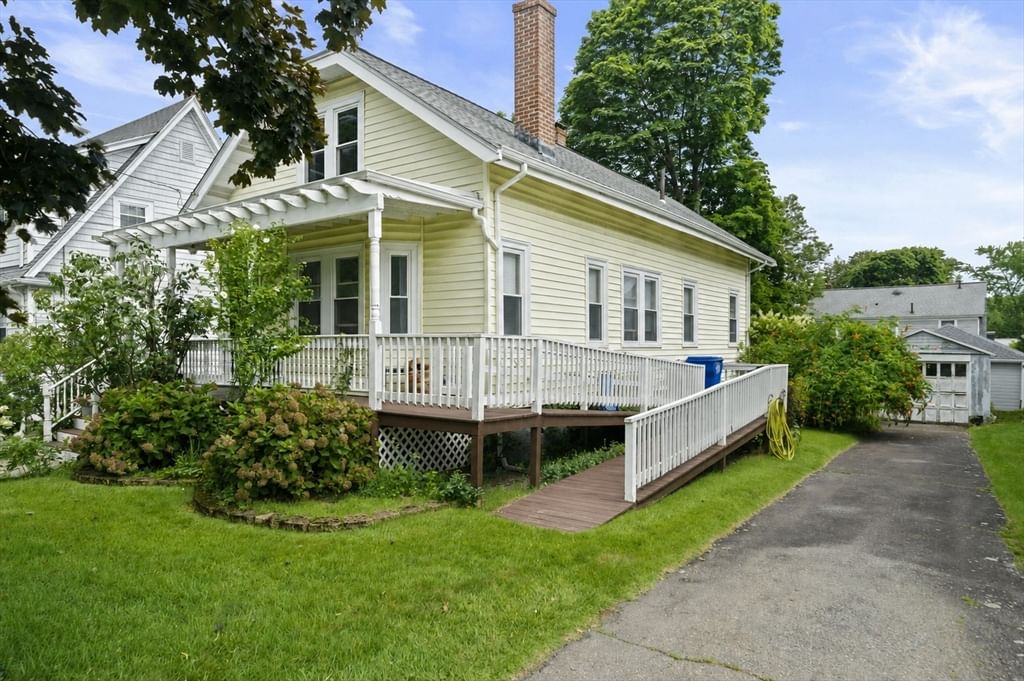 20 Fairbanks Rd Milton — Photo 2 of 35