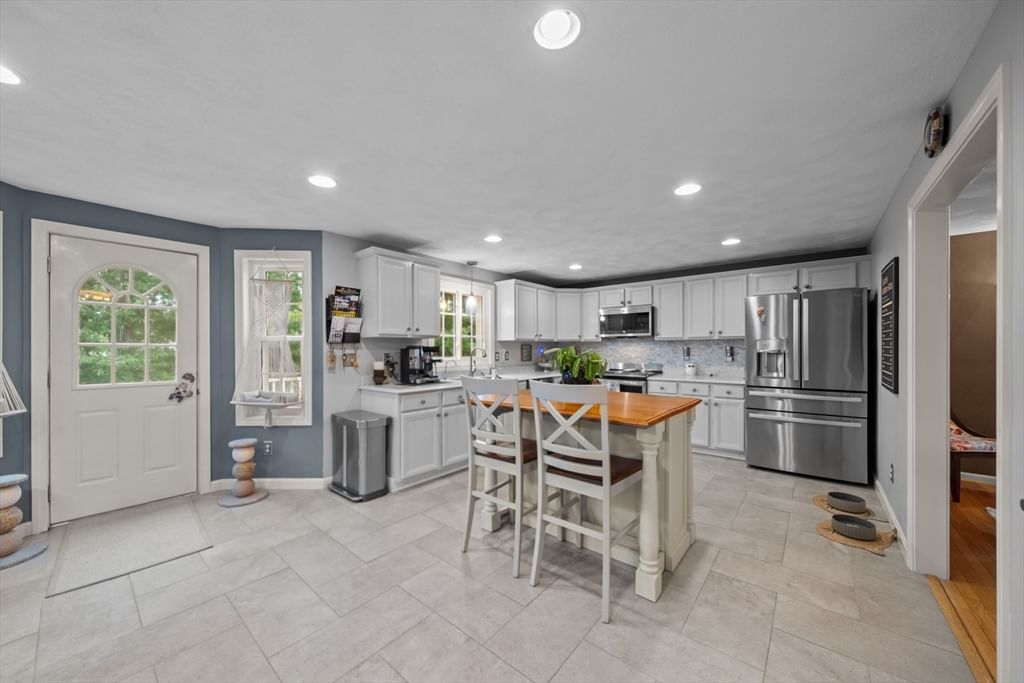 31 Lauren Way Lowell — Photo 12 of 36