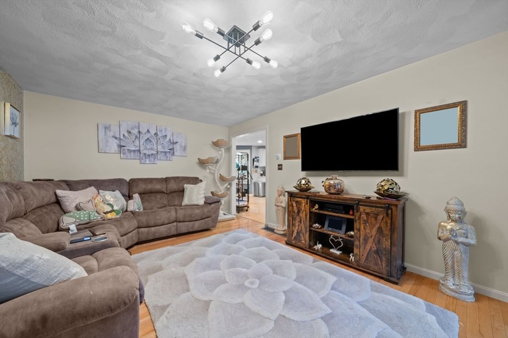 31 Lauren Way Lowell — Photo 8 of 36