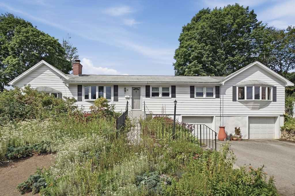 11 Farmington Circle Marlborough — Photo 1 of 34