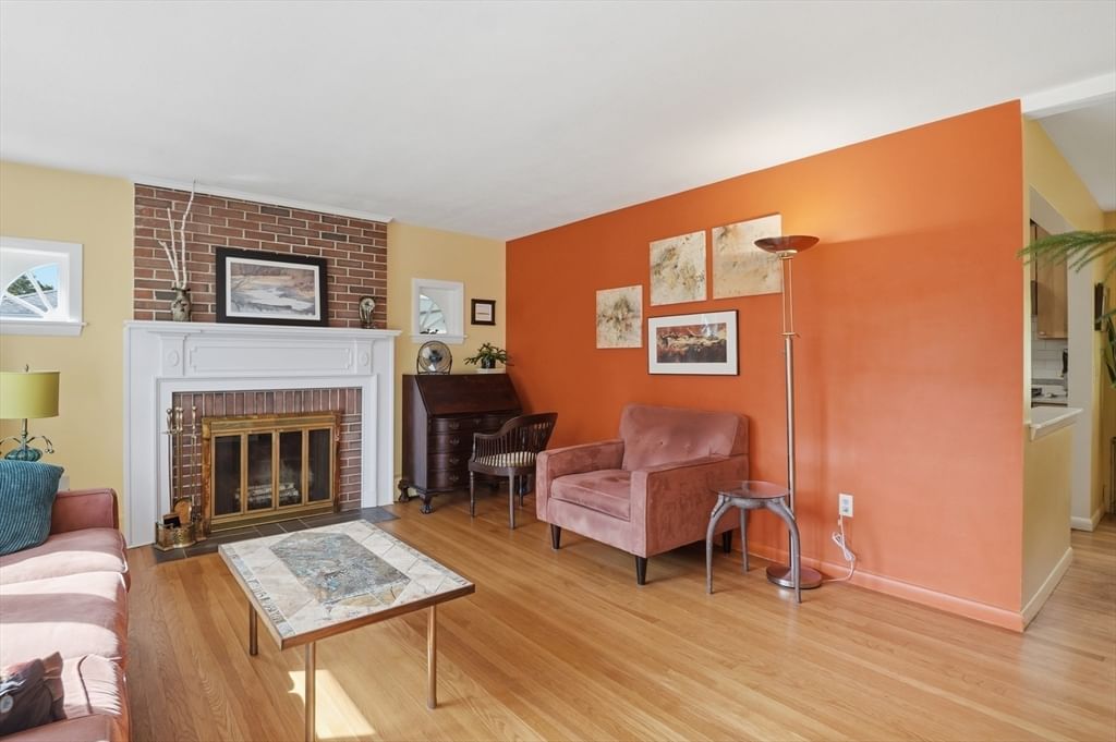 11 Farmington Circle Marlborough — Photo 3 of 34