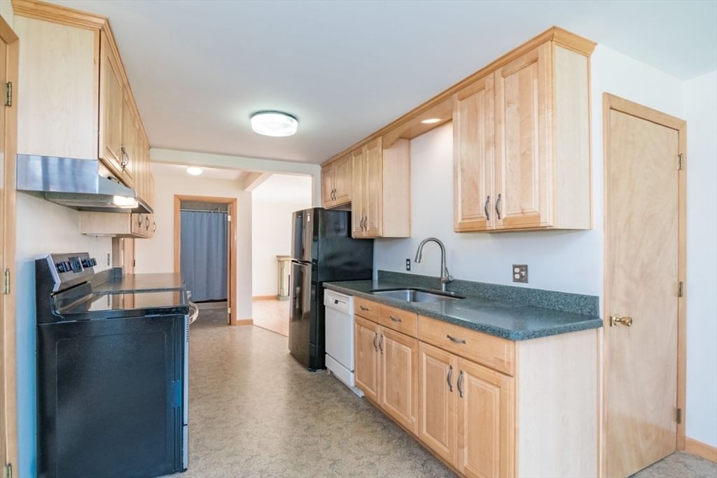71 West St Hatfield — Photo 6 of 37