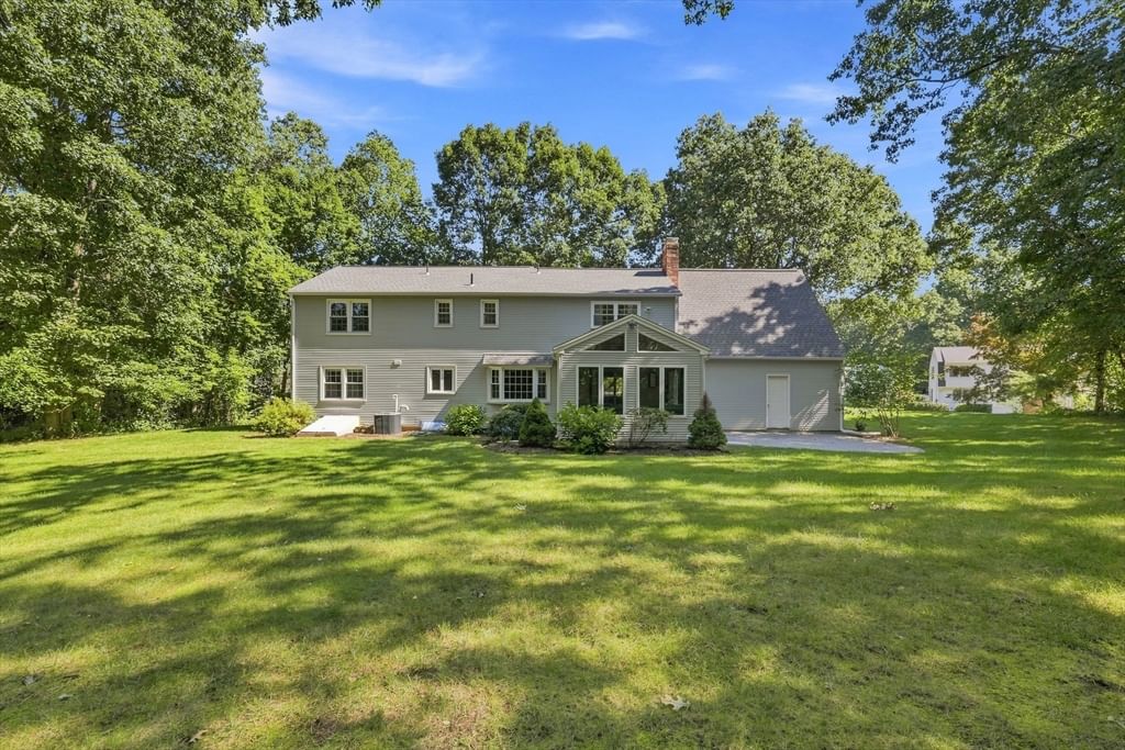 76 Mohawk Dr Longmeadow — Photo 2 of 42