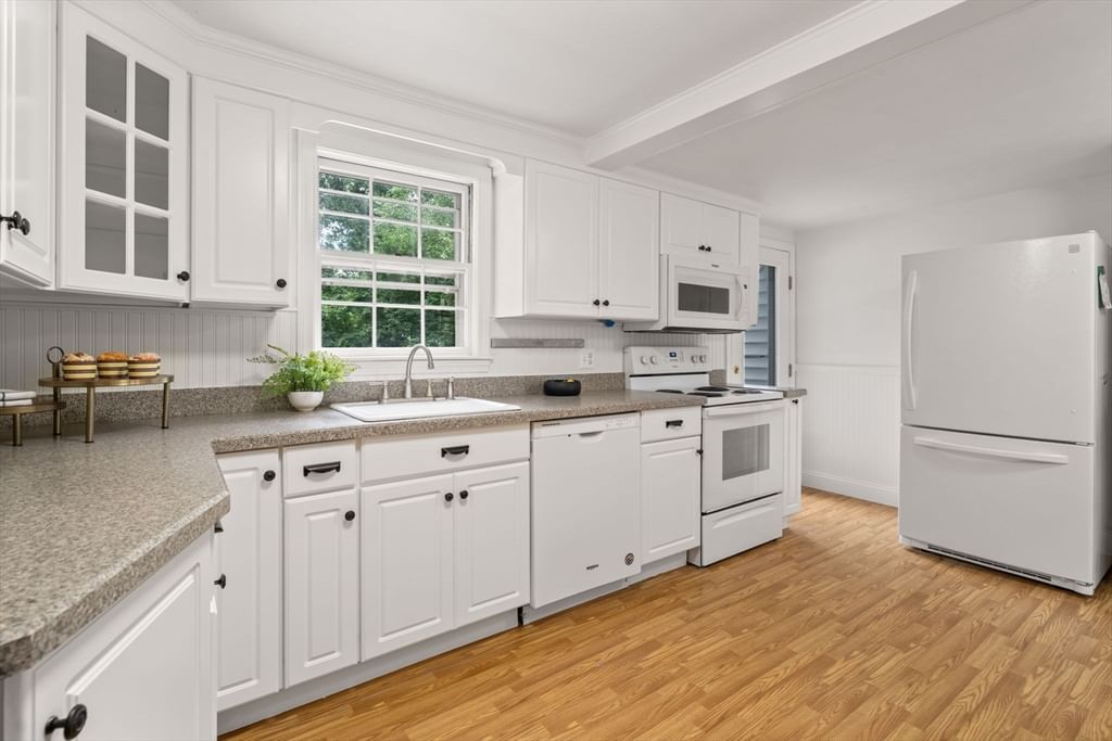 101 Lakeshore Drive Westwood — Photo 7 of 25