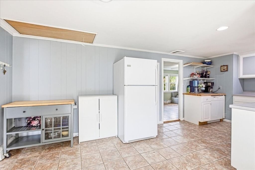 2 Howland Ct Middleboro — Photo 7 of 34