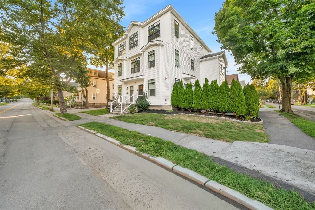 49A Chestnut St #3 Wakefield — Photo 2 of 42