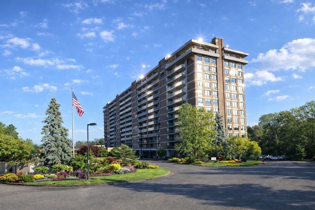 1012 Ferncroft Tower