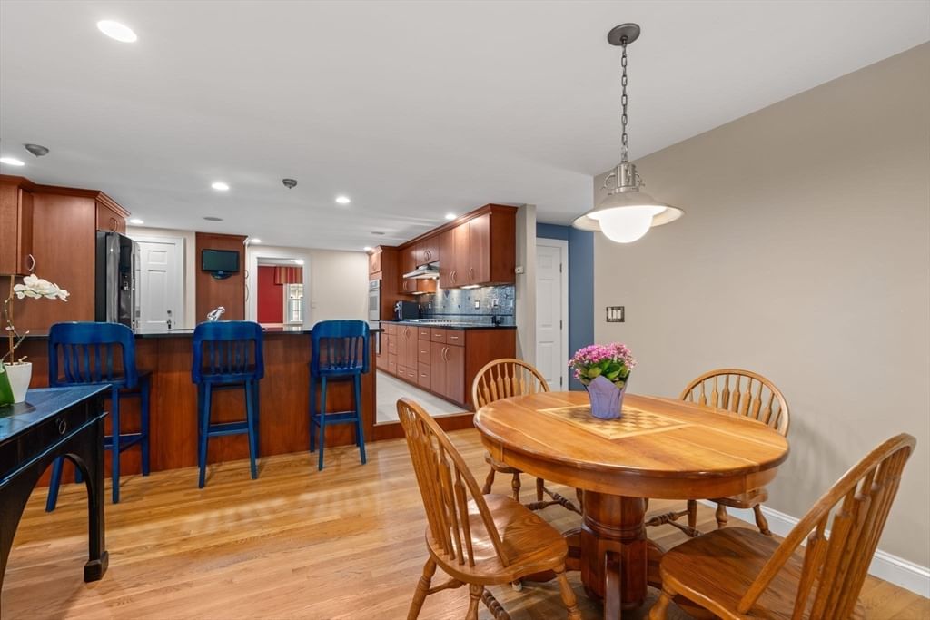42 Sheridan Rd Wellesley — Photo 10 of 35