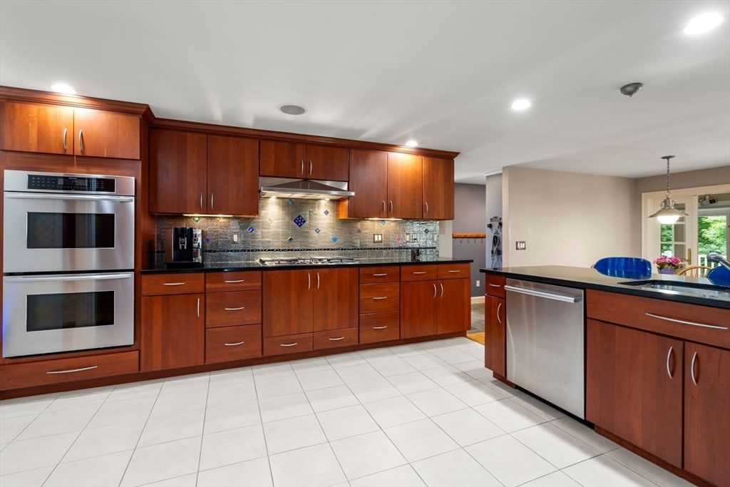 42 Sheridan Rd Wellesley — Photo 8 of 35