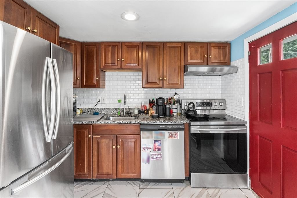 46 Stonehill Rd Boston — Photo 4 of 24