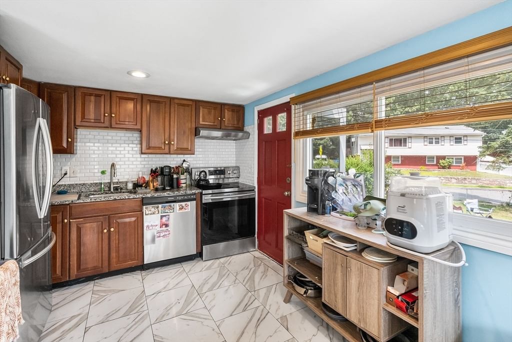 46 Stonehill Rd Boston — Photo 5 of 24