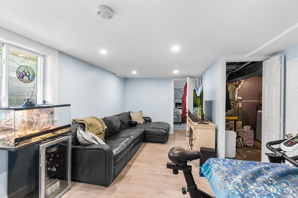 46 Stonehill Rd Boston — Photo 8 of 24