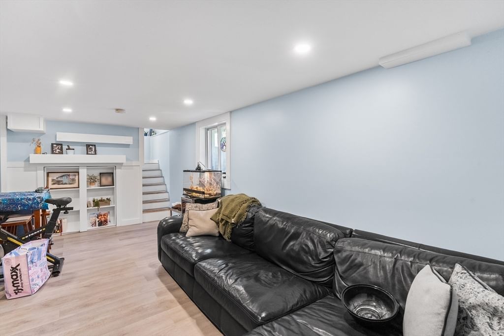 46 Stonehill Rd Boston — Photo 9 of 24