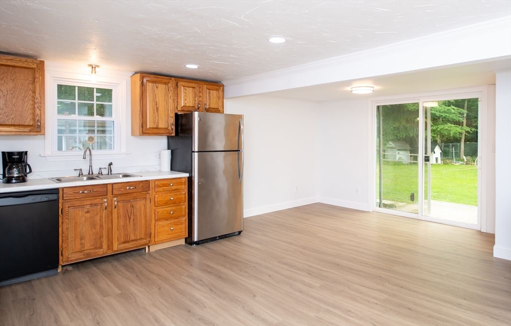 491 Hancock St Abington — Photo 4 of 13