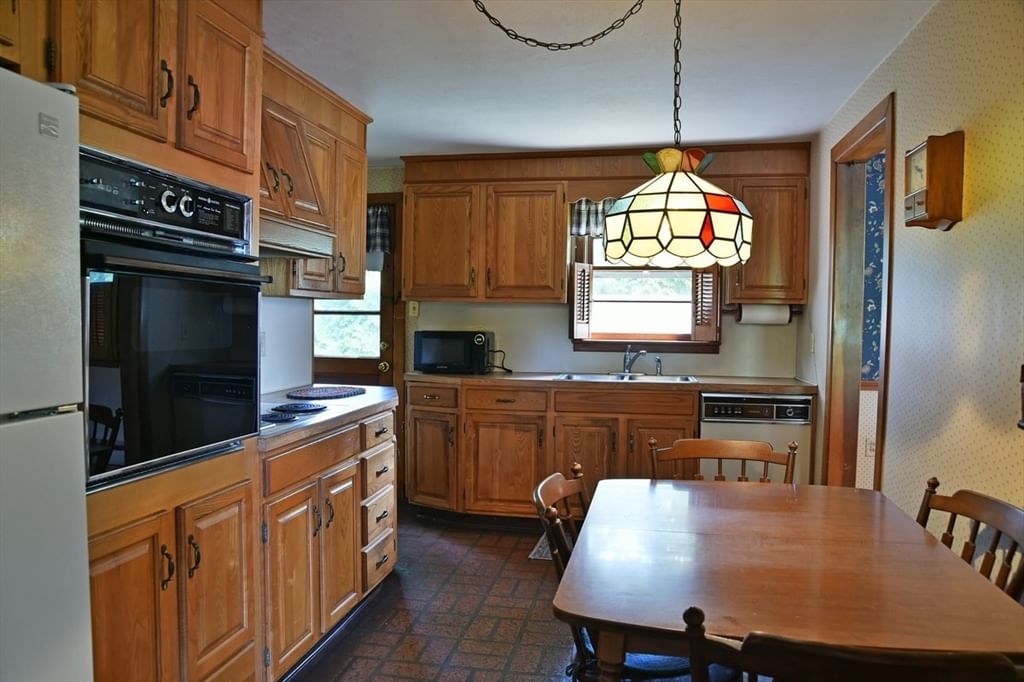 11 Almon Ave West Springfield — Photo 9 of 20