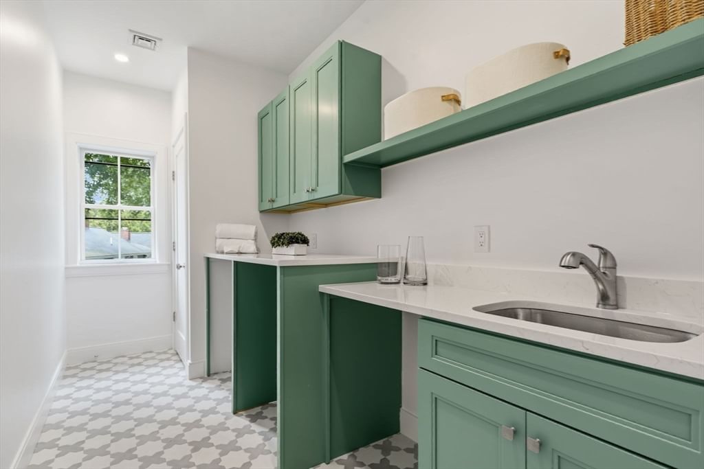 35 Fairview Ave Lynnfield — Photo 19 of 41