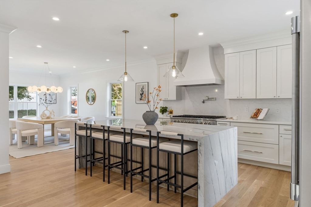 35 Fairview Ave Lynnfield — Photo 5 of 41